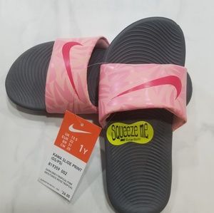 🚫SOLD🚫 SOLD🚫NWT Girls Nike slides size 1 youth